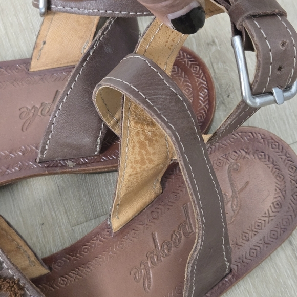Free People Boho Torrence Flat Sandal Brown Leather Purple Embroidery Size 41 EU - Picture 8 of 13